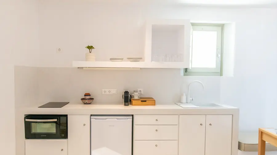 374b2d98 f993 4c64 9a92 00e66d4cf442 kitchen1 900